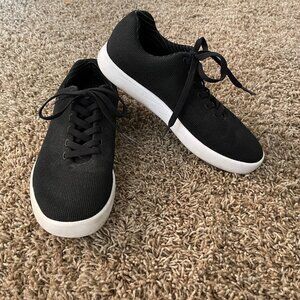 Atoms Model 000 Black Sneakers